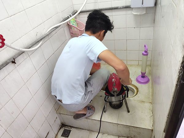 大连肥皂掉到马桶里把马桶堵住了怎么办？马桶堵住了怎么办
